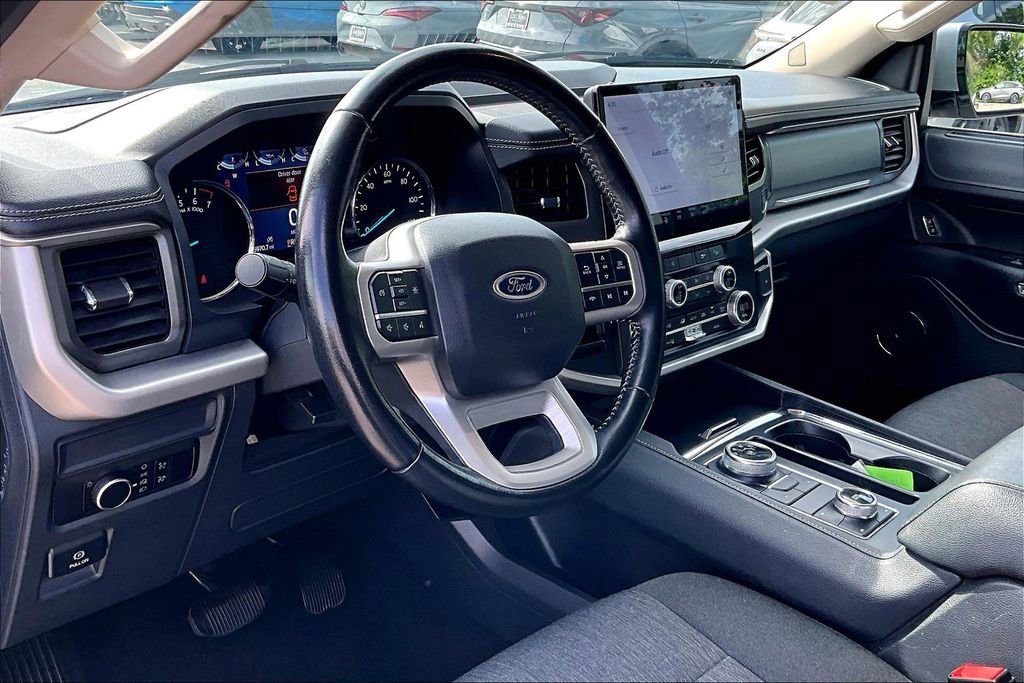 Used 2024 Ford Expedition XLT AWD/4WD image 16
