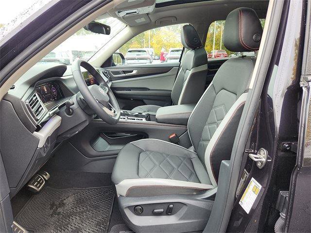 Certified 2025 Volkswagen Atlas Peak Edition SE image 13