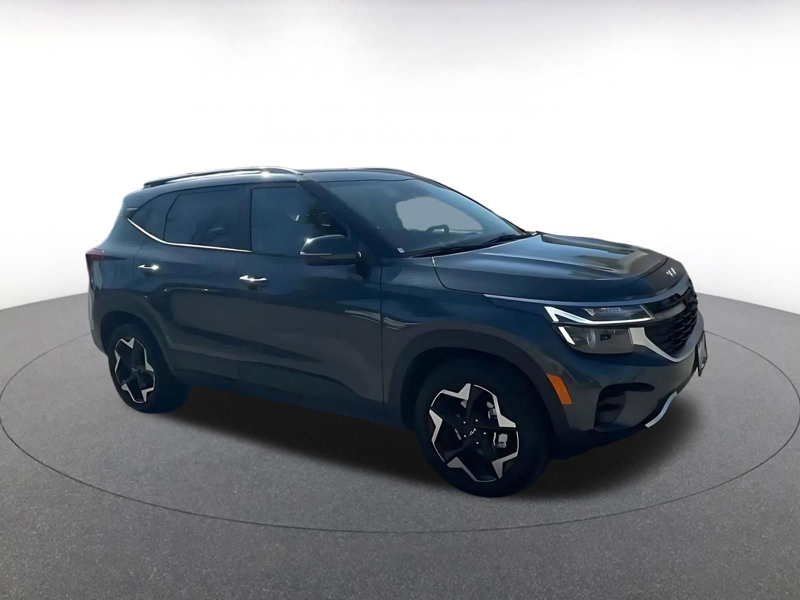 Used 2025 Kia Seltos S image 2