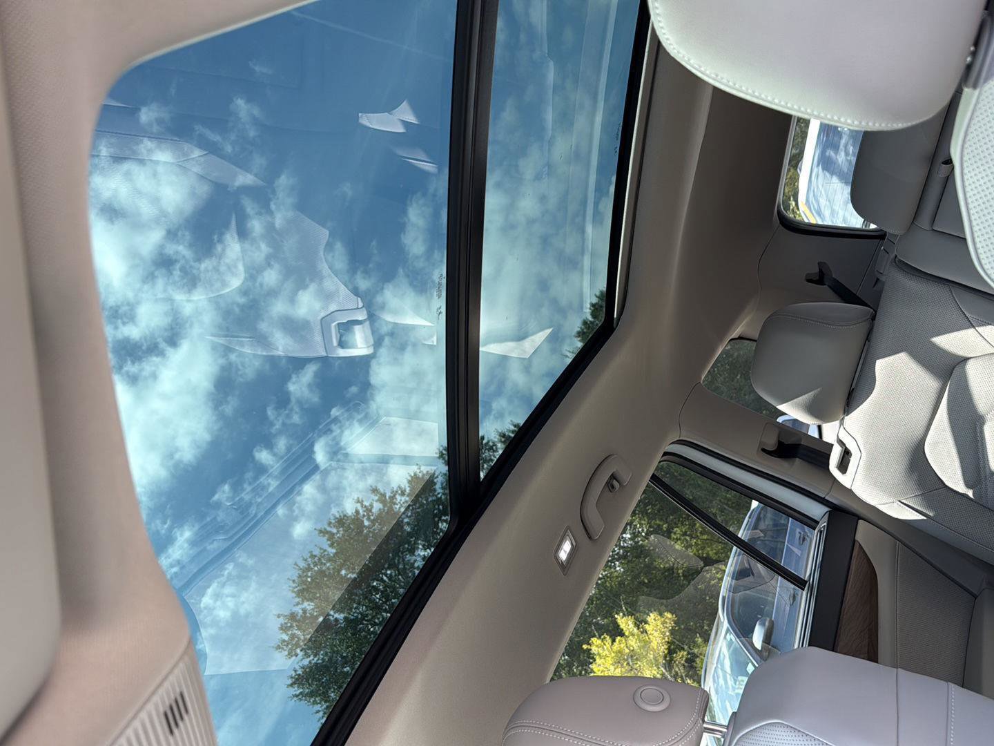 New 2026 Volkswagen Atlas SE image 17