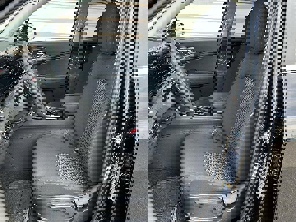 New 2025 Kia Sportage LX image 11