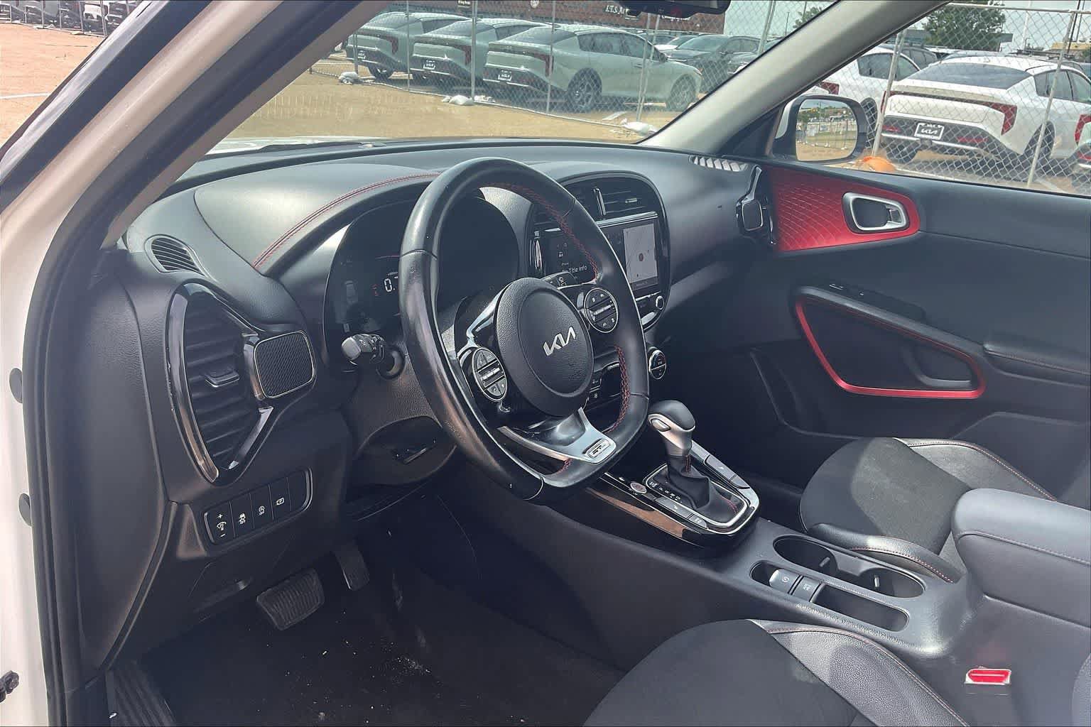 Used 2024 Kia Soul GT-Line w/ GT-Line Technology Package FWD image 2