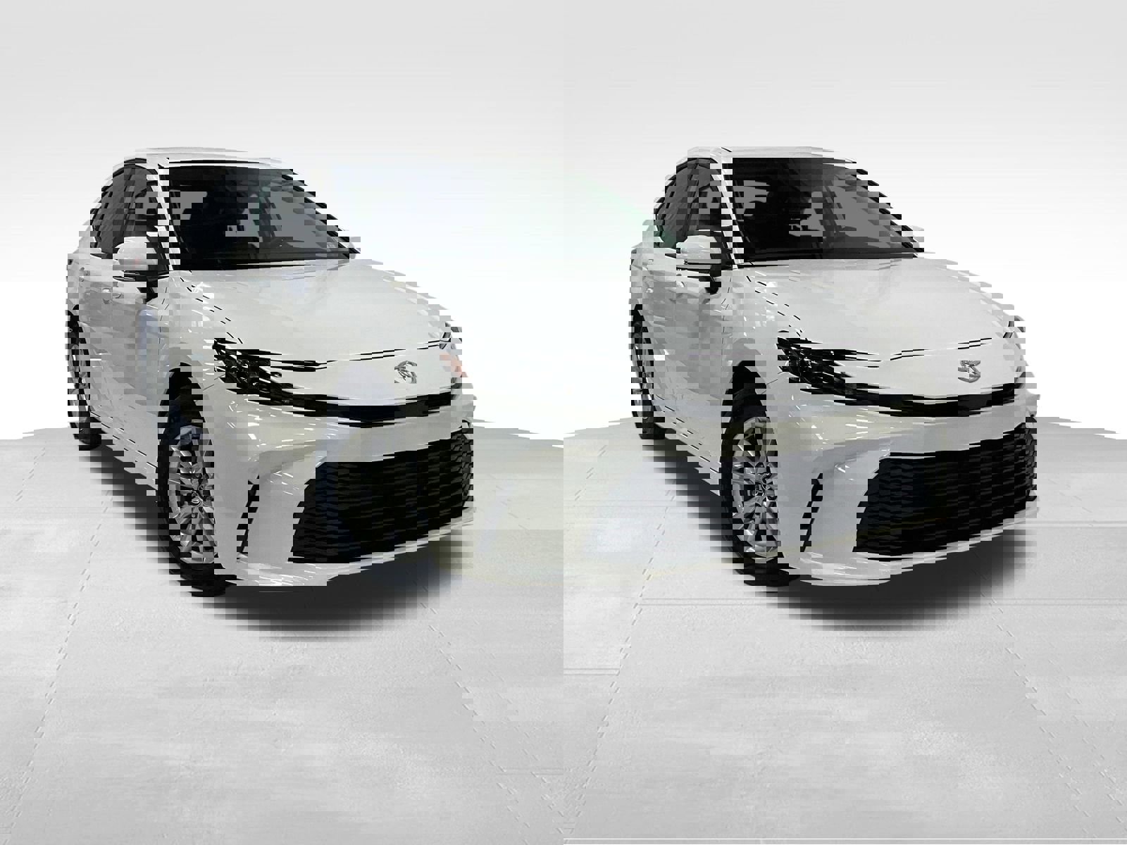 Used 2025 Toyota Camry LE w/ Convenience Package image 1