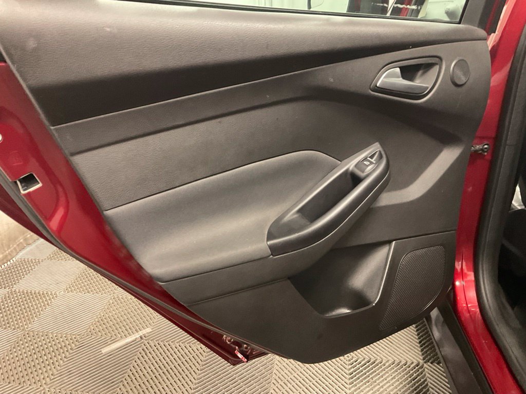 Used 2015 Ford Focus Titanium FWD image 25