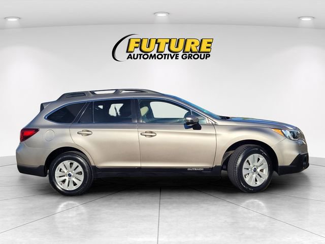 Used 2017 Subaru Outback 2.5i Premium image 3
