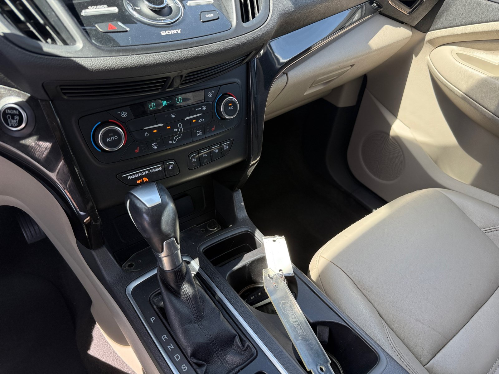 Used 2017 Ford Escape Titanium w/ Equipment Group 301A AWD/4WD image 13