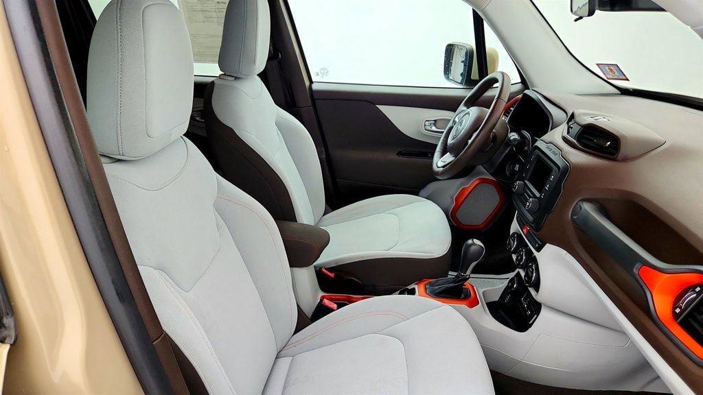 Used 2015 Jeep Renegade Latitude w/ Popular Equipment Group AWD/4WD image 22