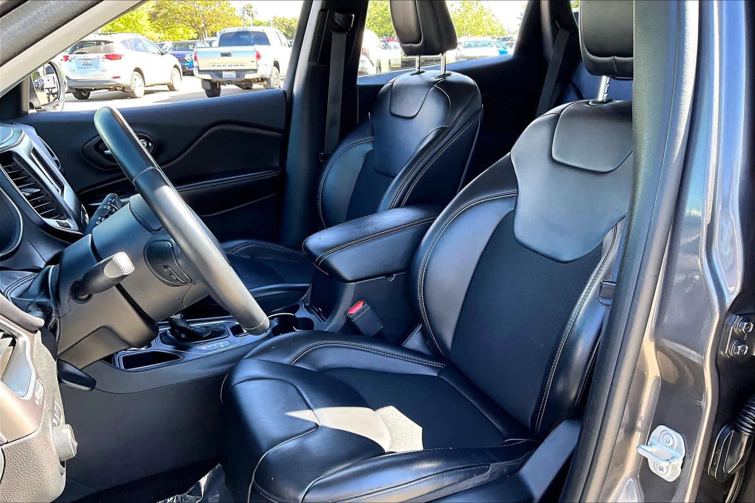 Used 2019 Jeep Cherokee Latitude Plus image 7