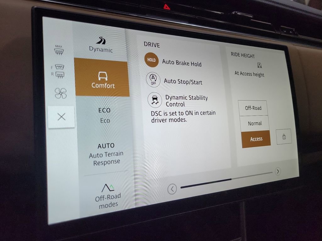 New 2025 Land Rover Range Rover Long Wheelbase SE image 36