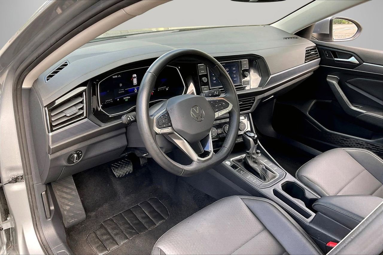 Used 2024 Volkswagen Jetta SE image 19