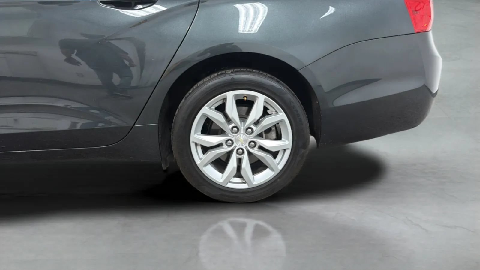 Used 2018 Chevrolet Impala LT FWD image 26