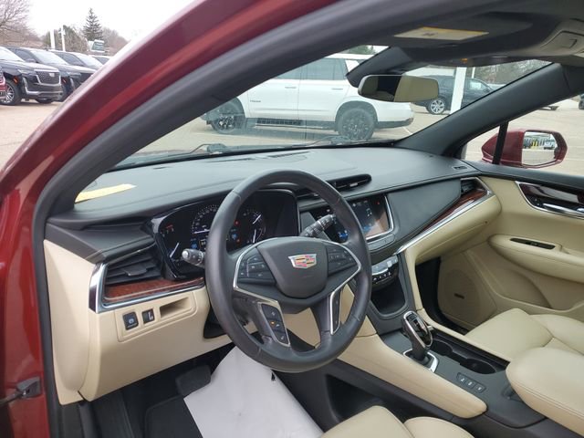 Used 2017 Cadillac XT5 Luxury w/ Driver Awareness Package AWD/4WD image 8