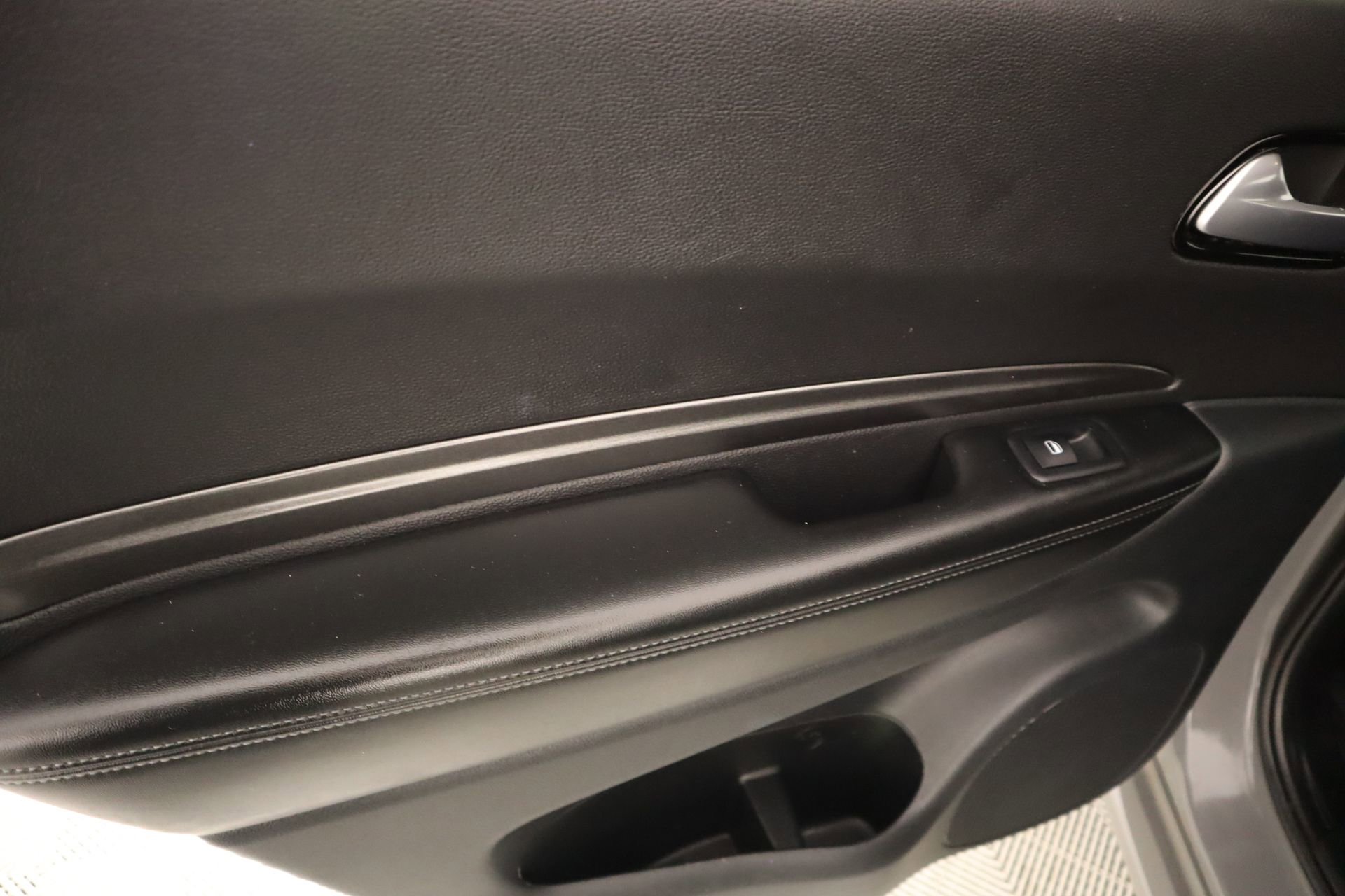 Used 2022 Dodge Durango SXT w/ Blacktop Package image 16