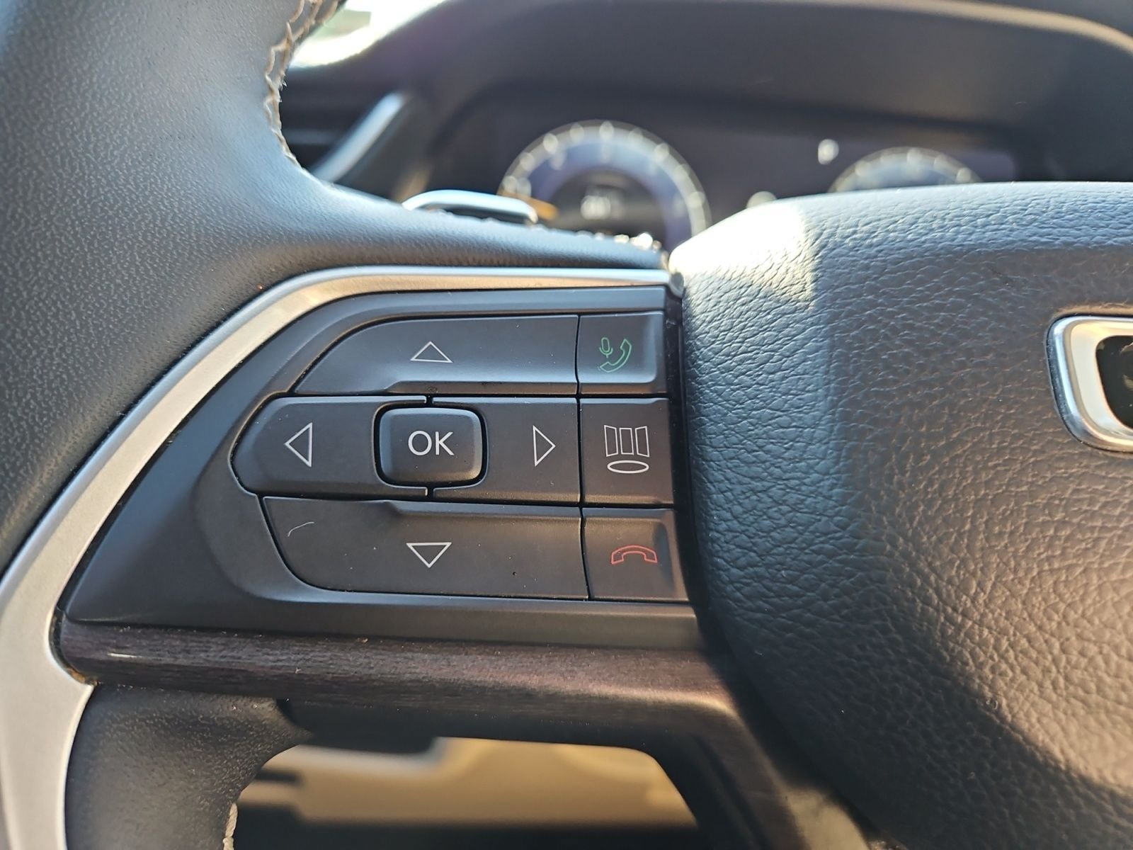 Used 2023 Jeep Grand Cherokee Limited RWD image 25