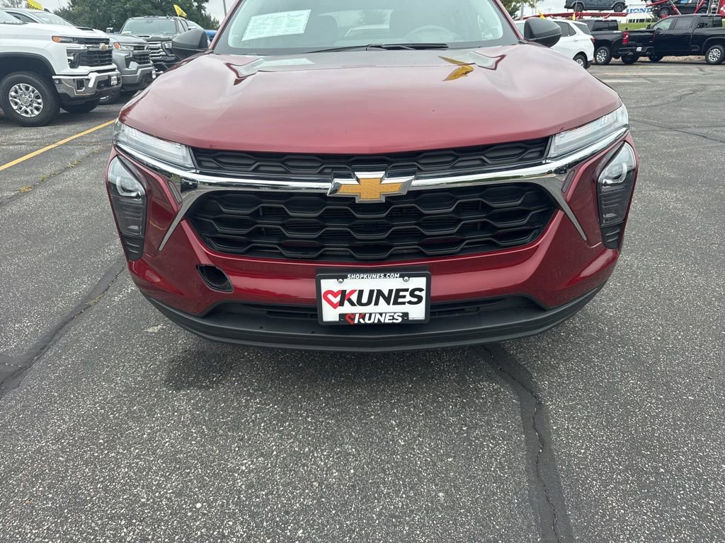 Used 2025 Chevrolet Trax LS image 2