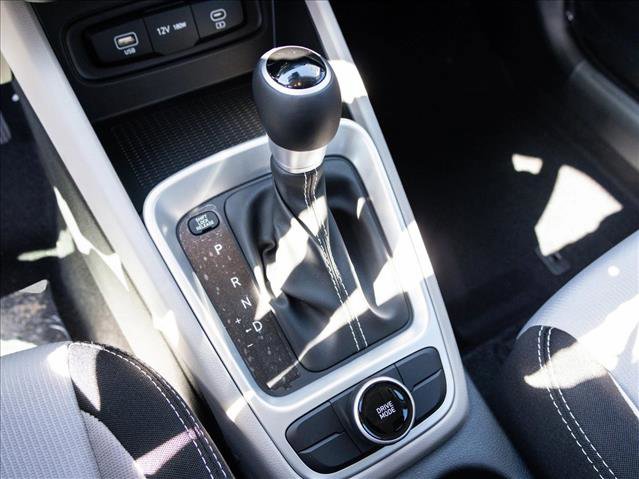 Used 2025 Hyundai Venue SEL image 19