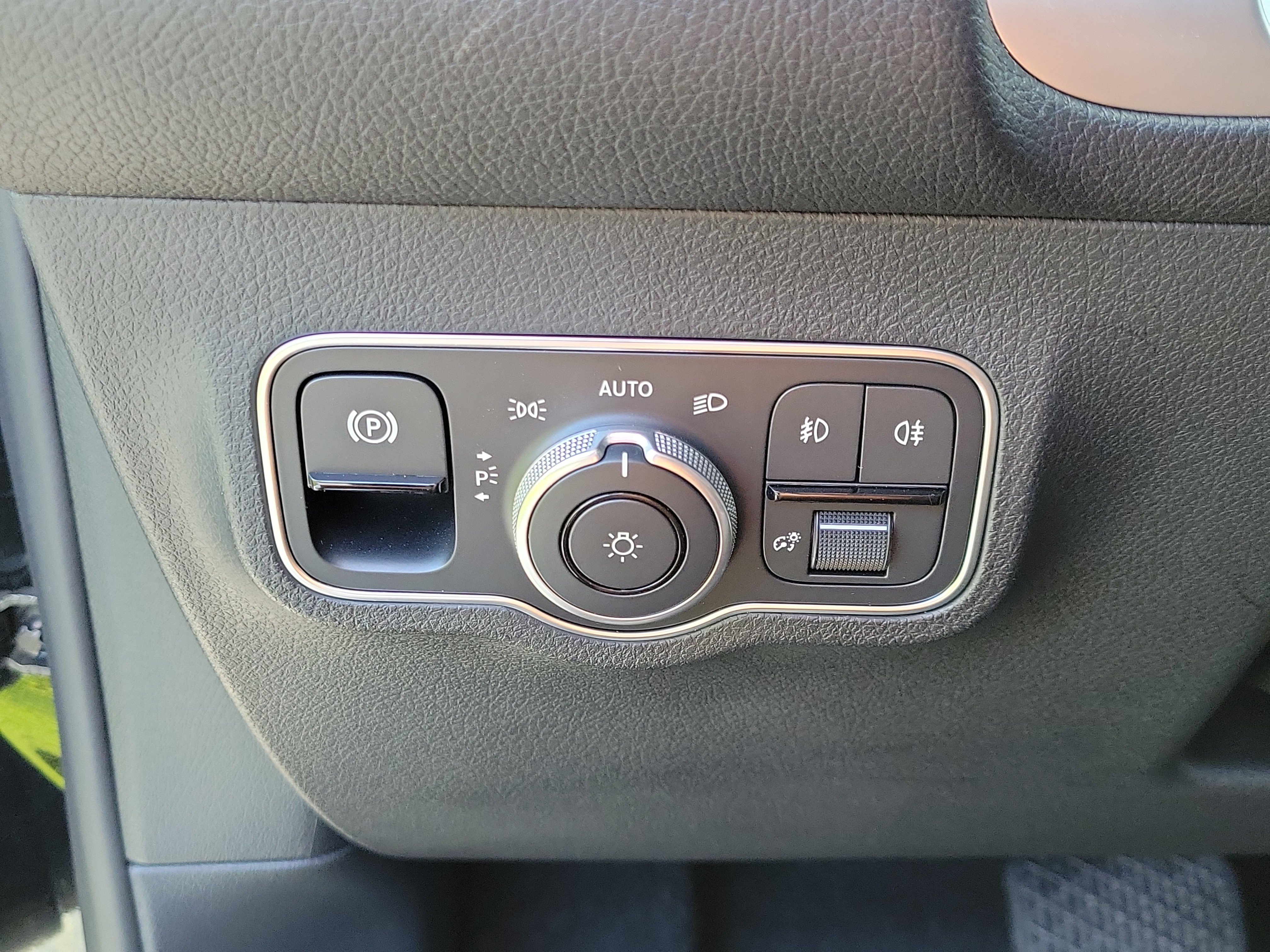 Used 2024 Mercedes-Benz GLB 250 image 19