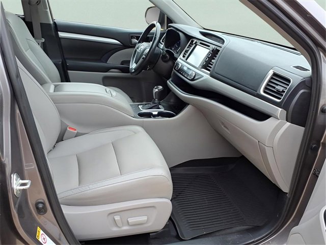 Used 2019 Toyota Highlander XLE image 20