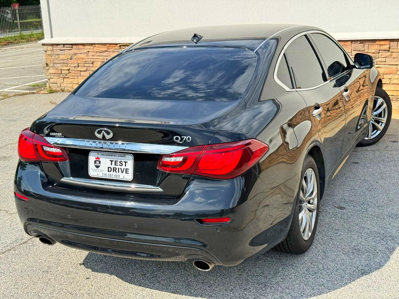 Used 2018 INFINITI Q70 Luxe RWD image 9