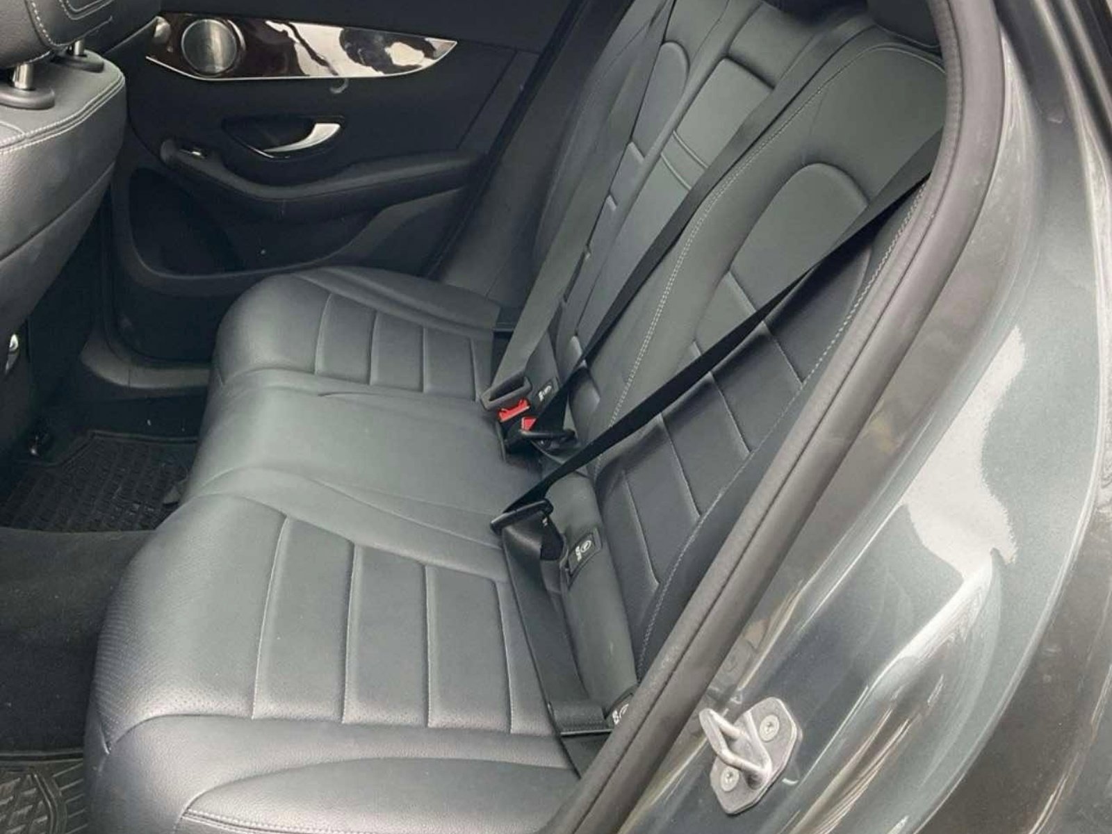 Used 2019 Mercedes-Benz GLC 300 4MATIC image 3