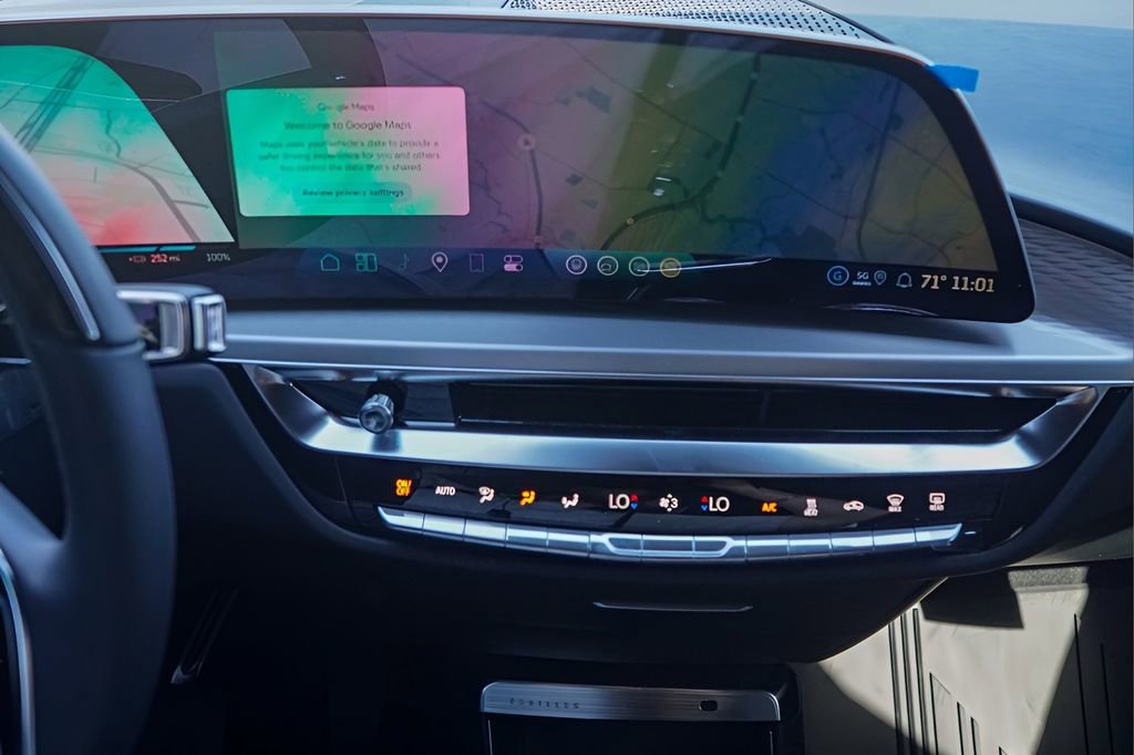 New 2026 Cadillac Lyriq Luxury w/ LPO, Floor Liner Package AWD/4WD image 13