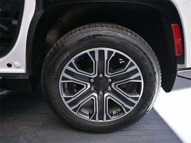 Used 2024 Jeep Wagoneer Base w/ Premium Group I image 16