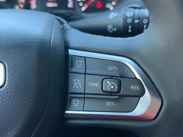 Used 2025 Jeep Compass Latitude w/ Convenience Group AWD/4WD image 22