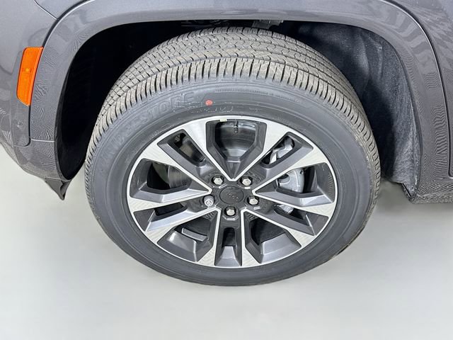 New 2025 Jeep Grand Cherokee L Overland w/ Luxury Tech Group IV image 32