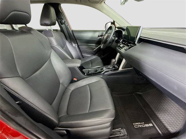 Certified 2023 Toyota Corolla Cross XLE image 28