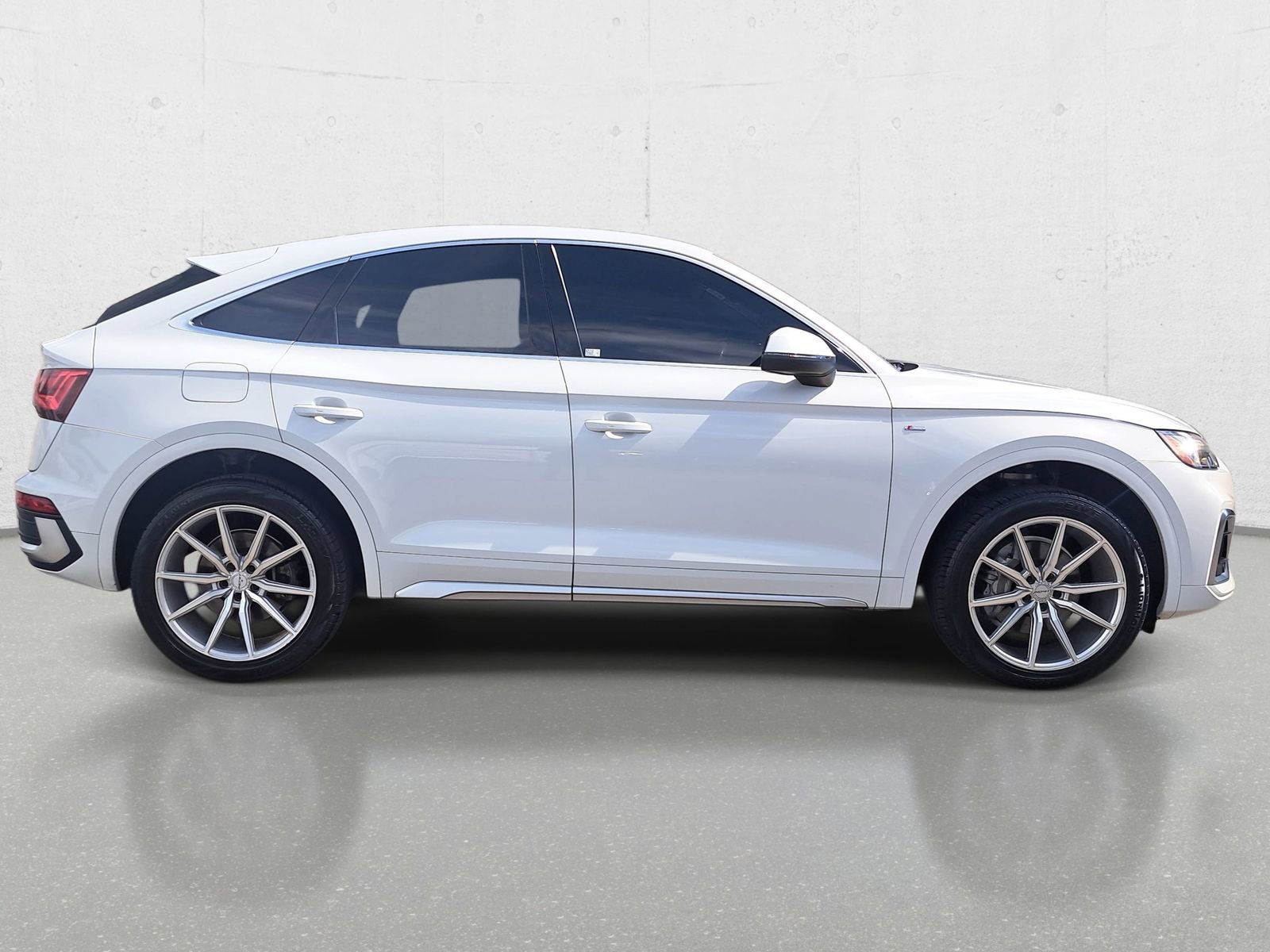 Used 2021 Audi Q5 2.0T Premium w/ Convenience Package image 4