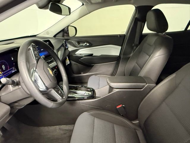 Used 2025 Chevrolet Trax LT w/ LT Convenience Package image 27