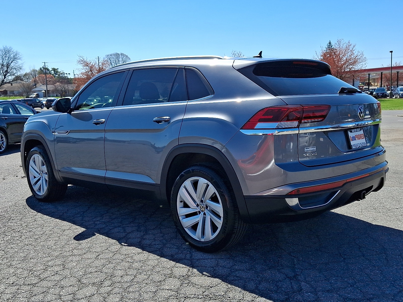 Used 2020 Volkswagen Atlas Cross Sport SE w/ Towing Package image 4