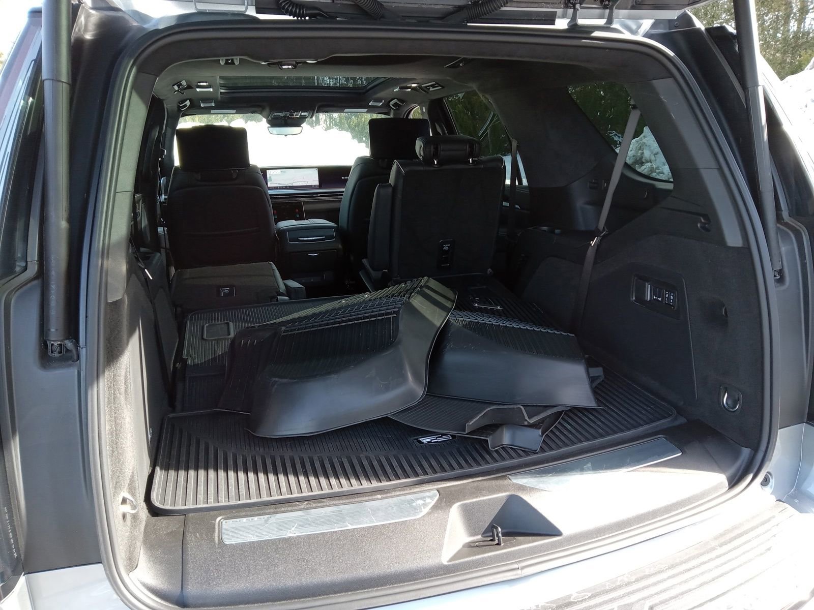 Used 2025 Cadillac Escalade Sport Platinum w/ LPO, ONYX Package image 27