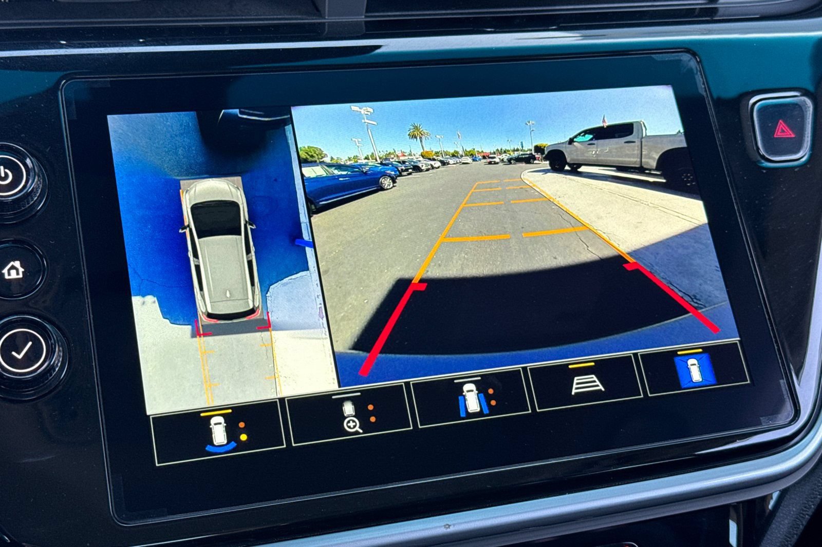 Used 2023 Chevrolet Bolt LT w/ Infotainment Package FWD image 27
