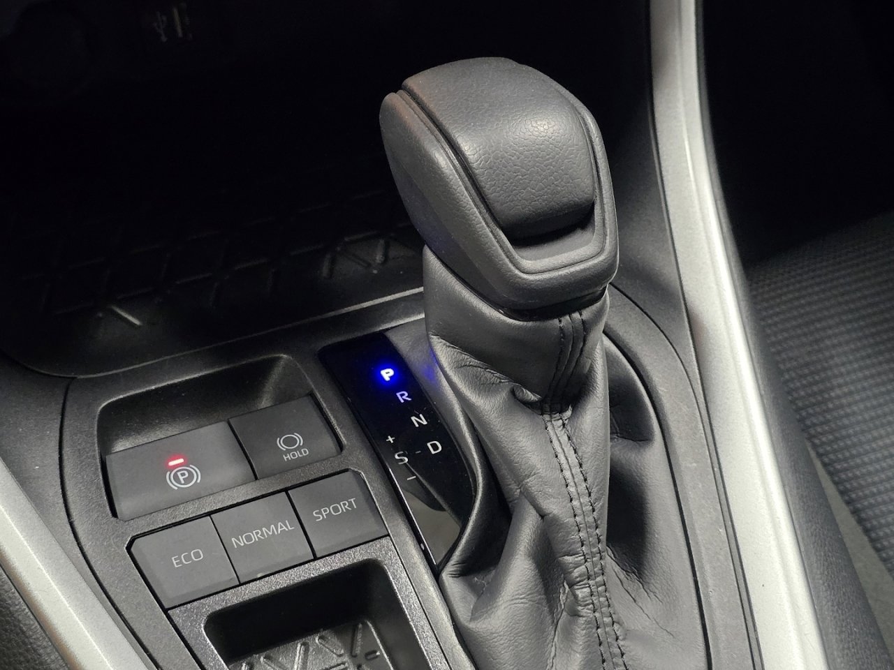 Certified 2024 Toyota RAV4 LE image 28