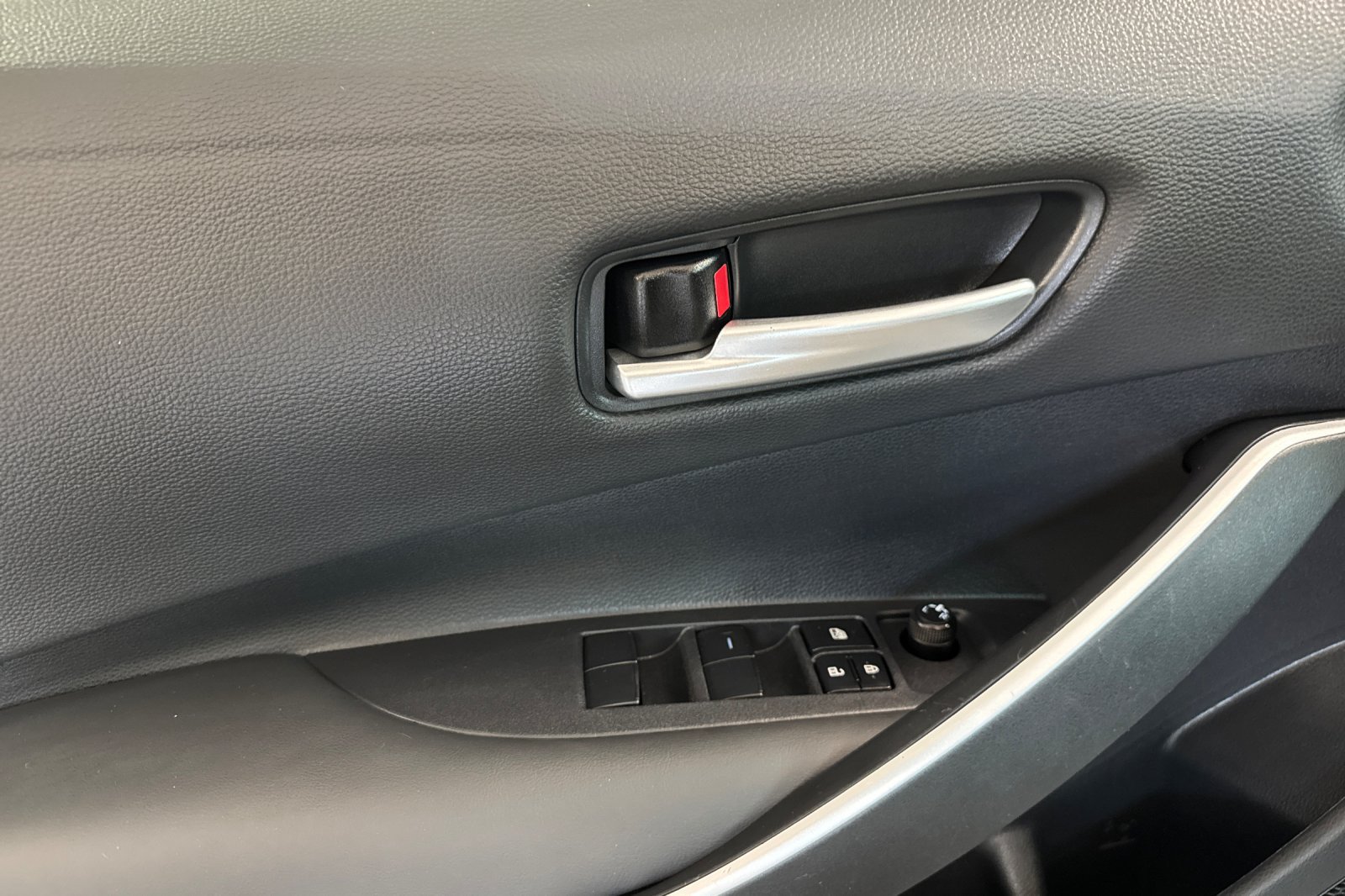 Used 2024 Toyota Corolla SE FWD image 12