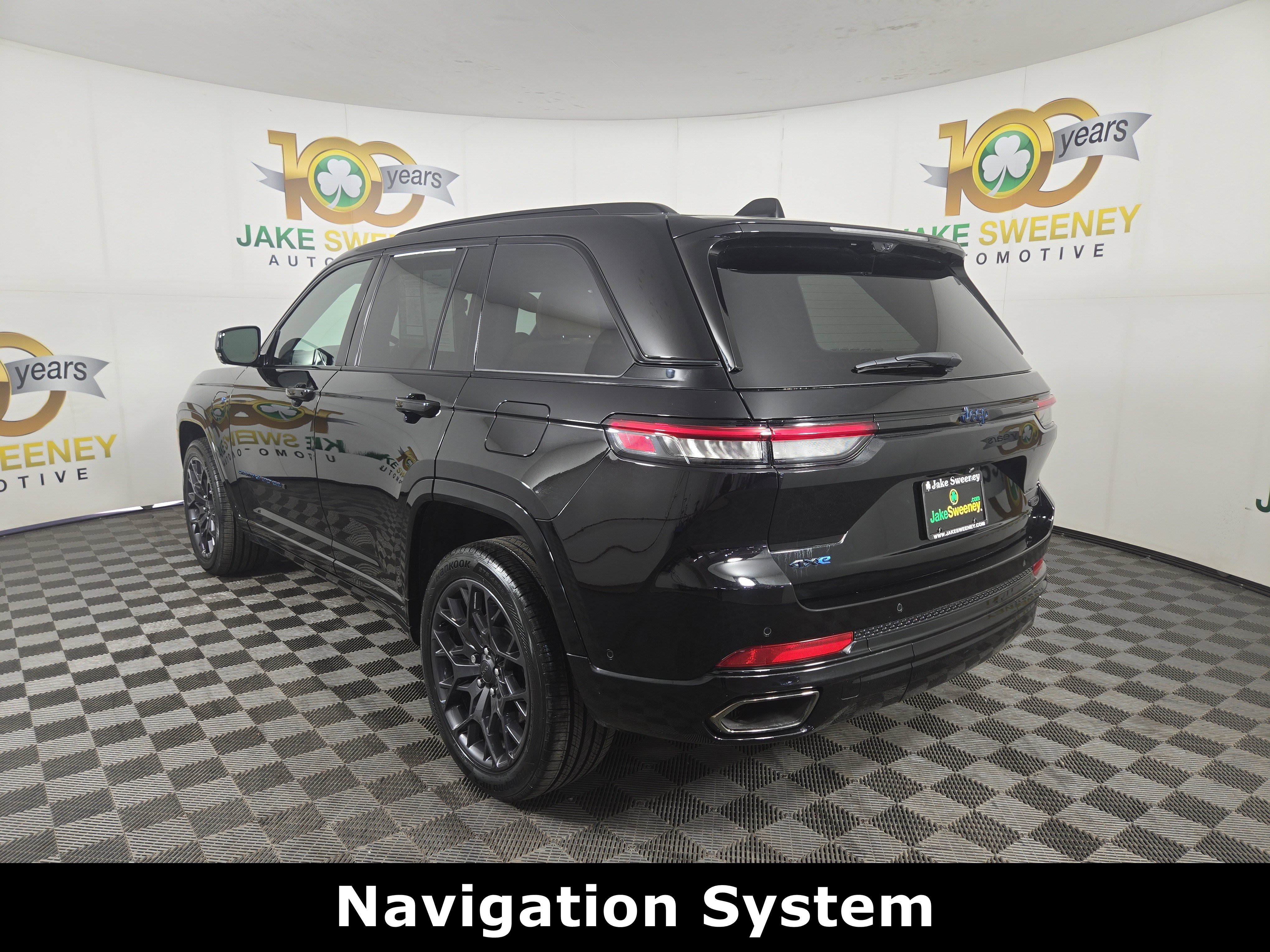 Used 2024 Jeep Grand Cherokee Summit AWD/4WD image 7