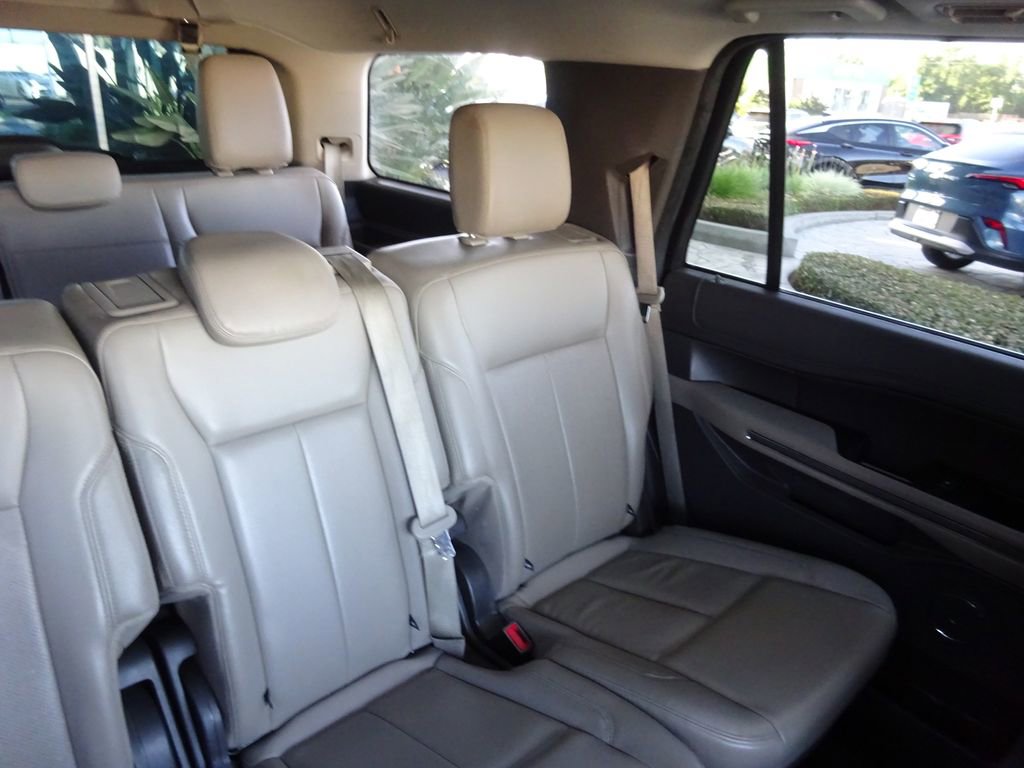 Used 2020 Ford Expedition XLT w/ Equipment Group 202A RWD image 17