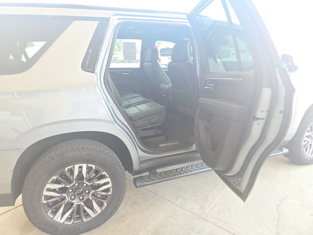 Used 2025 Chevrolet Tahoe Z71 AWD/4WD image 37