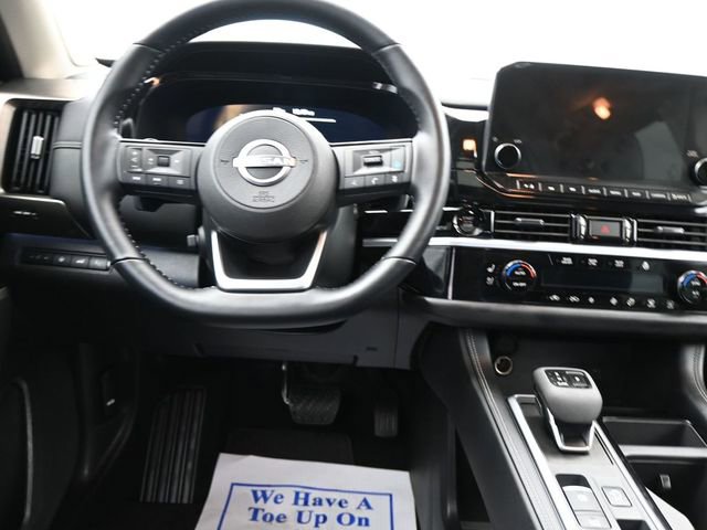 Used 2025 Nissan Pathfinder Platinum image 30