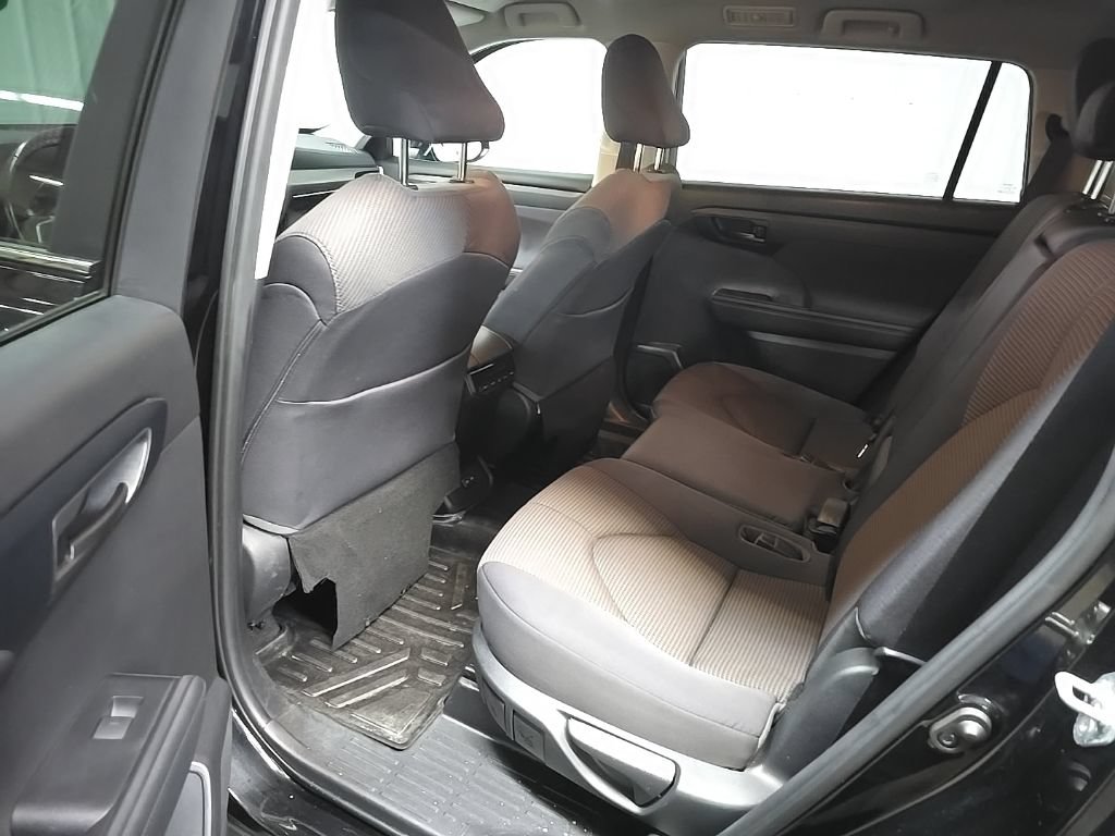 Used 2023 Toyota Highlander LE AWD/4WD image 30