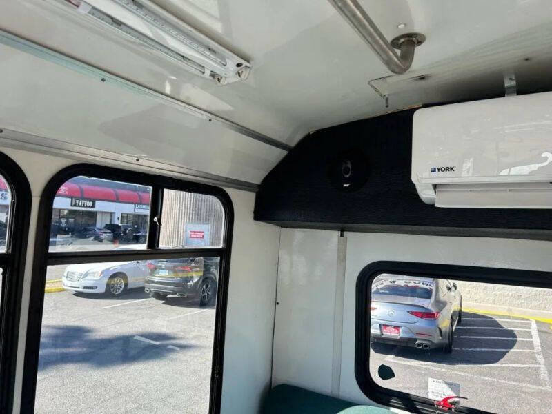 Used 2006 Ford E-350 and Econoline 350 Super Duty RWD image 53