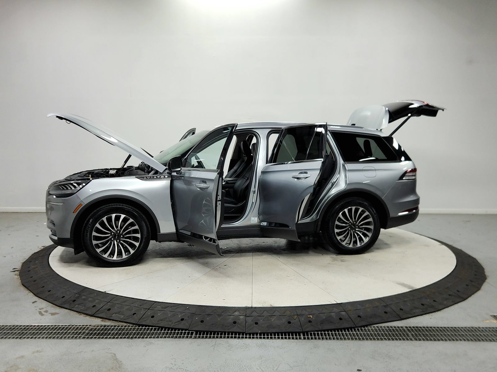 Used 2023 Lincoln Aviator AWD w/ Premium Package image 13