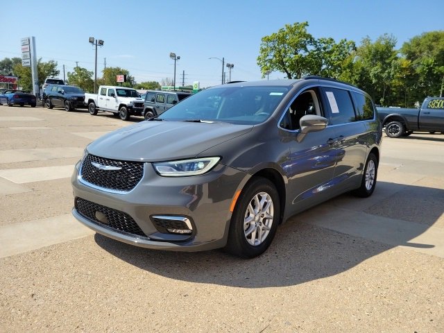 Used 2022 Chrysler Pacifica Touring-L image 2