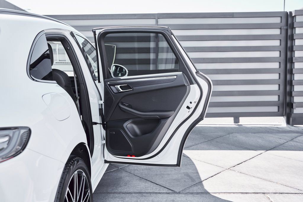 Used 2025 Porsche Macan GTS image 28