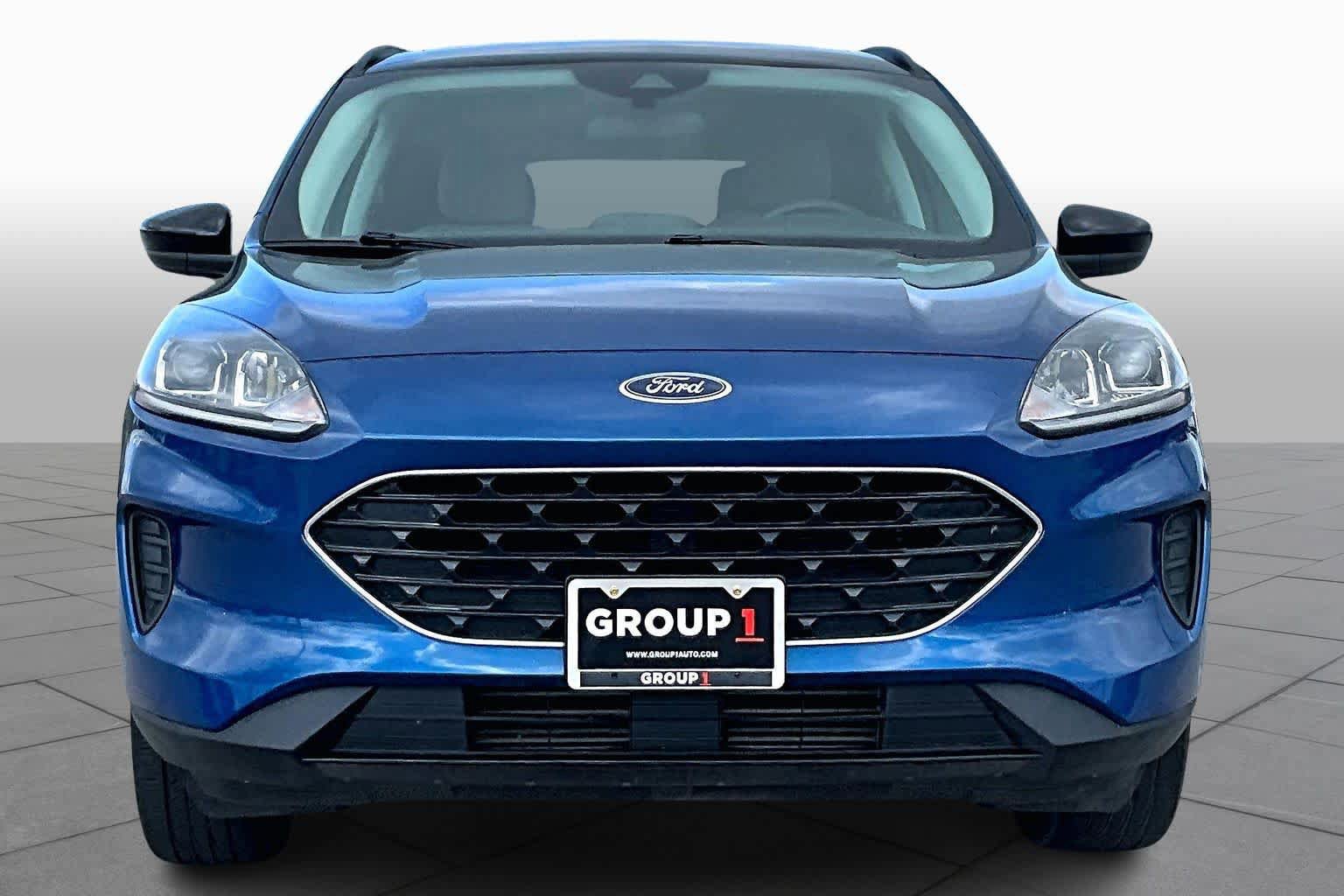 Used 2022 Ford Escape SE w/ SE Sport Appearance Package AWD/4WD image 4