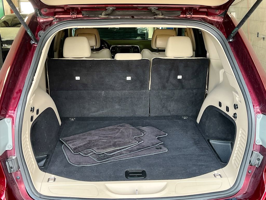 Used 2016 Jeep Grand Cherokee Laredo image 23