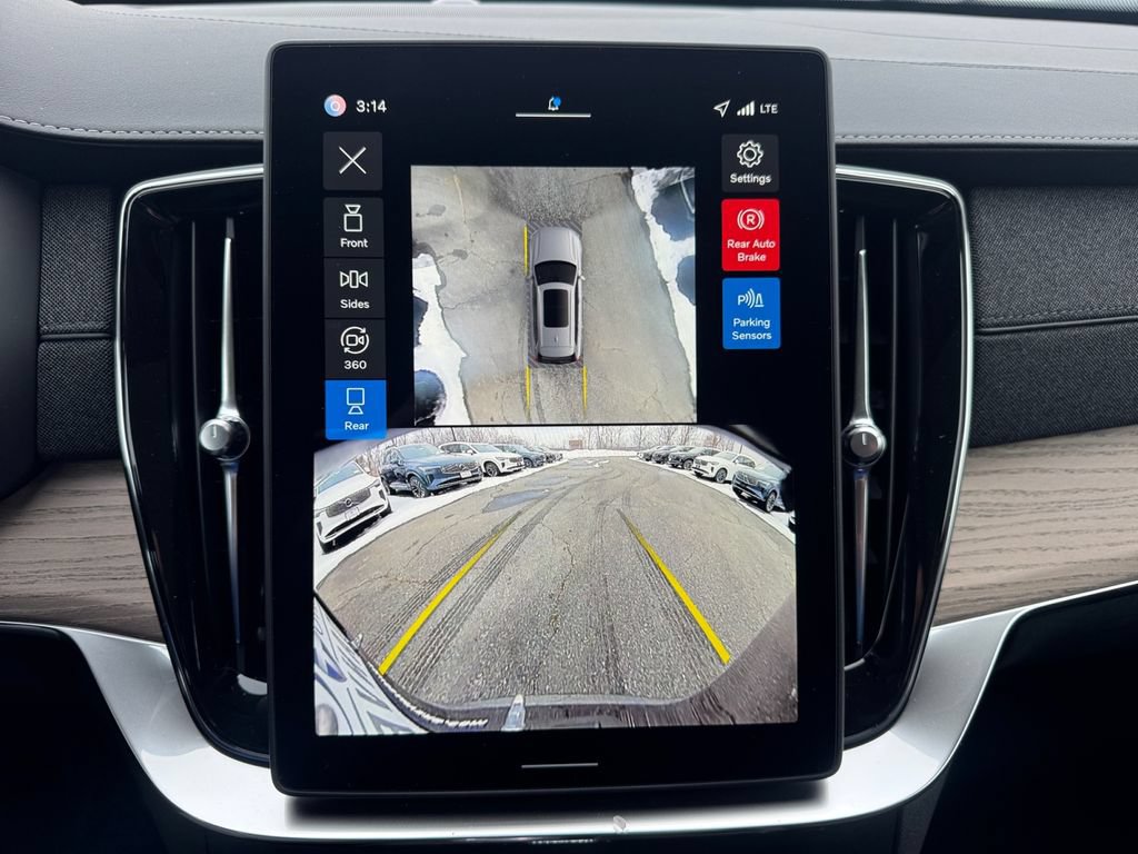New 2026 Volvo XC90 B6 Plus w/ Protection Package Premier AWD/4WD image 18