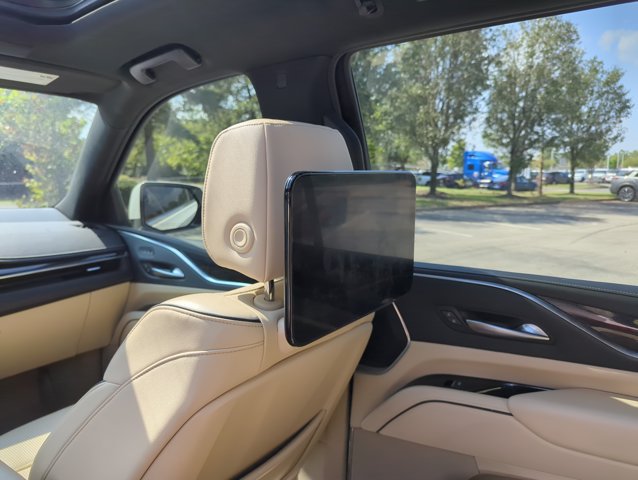 Used 2023 Cadillac Escalade Premium Luxury AWD/4WD image 22