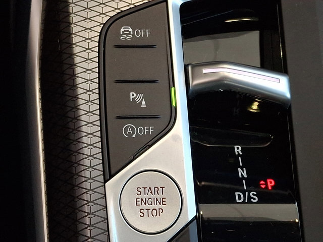 Certified 2025 BMW 330i xDrive Sedan w/ Convenience Package image 27